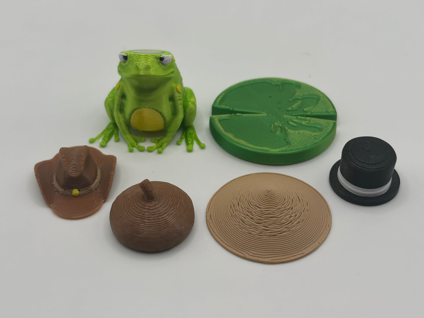 Magnetic Bullfrog w/Interchangeable Hats on a Lily Pad