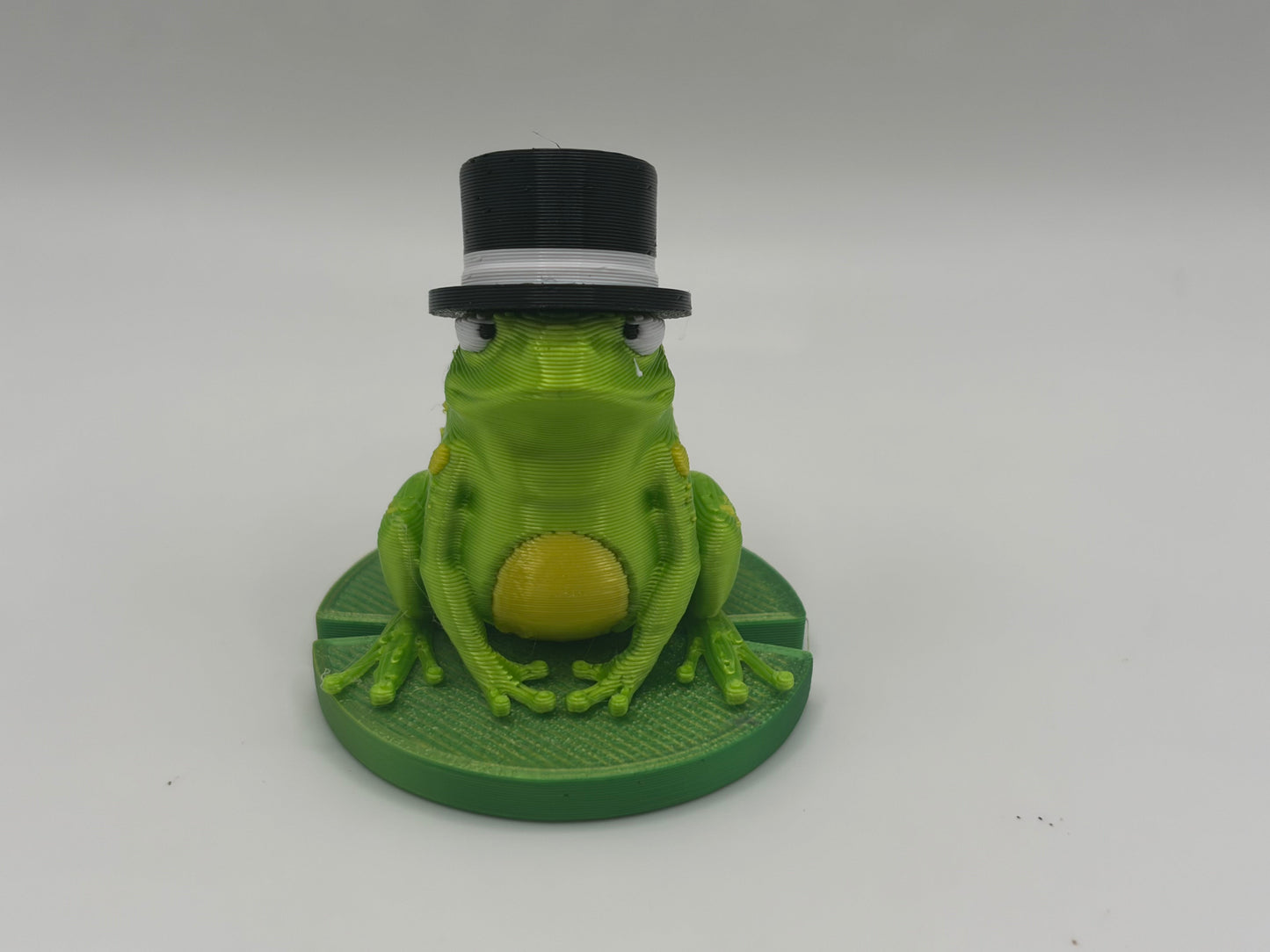 Magnetic Bullfrog w/Interchangeable Hats on a Lily Pad