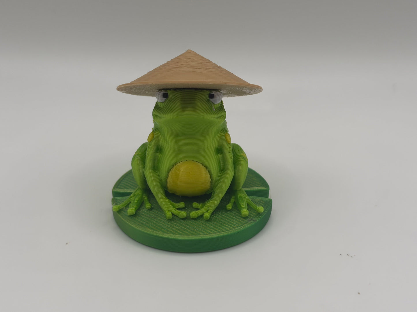 Magnetic Bullfrog w/Interchangeable Hats on a Lily Pad
