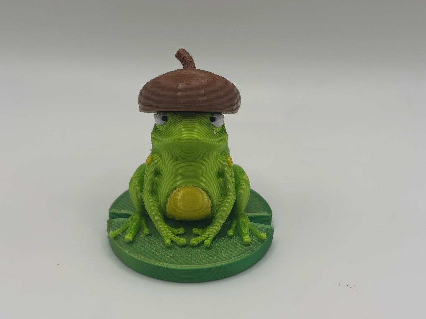 Magnetic Bullfrog w/Interchangeable Hats on a Lily Pad