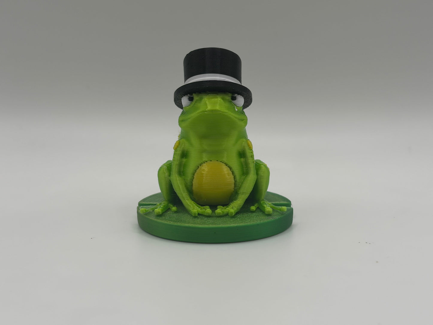 Magnetic Bullfrog w/Interchangeable Hats on a Lily Pad