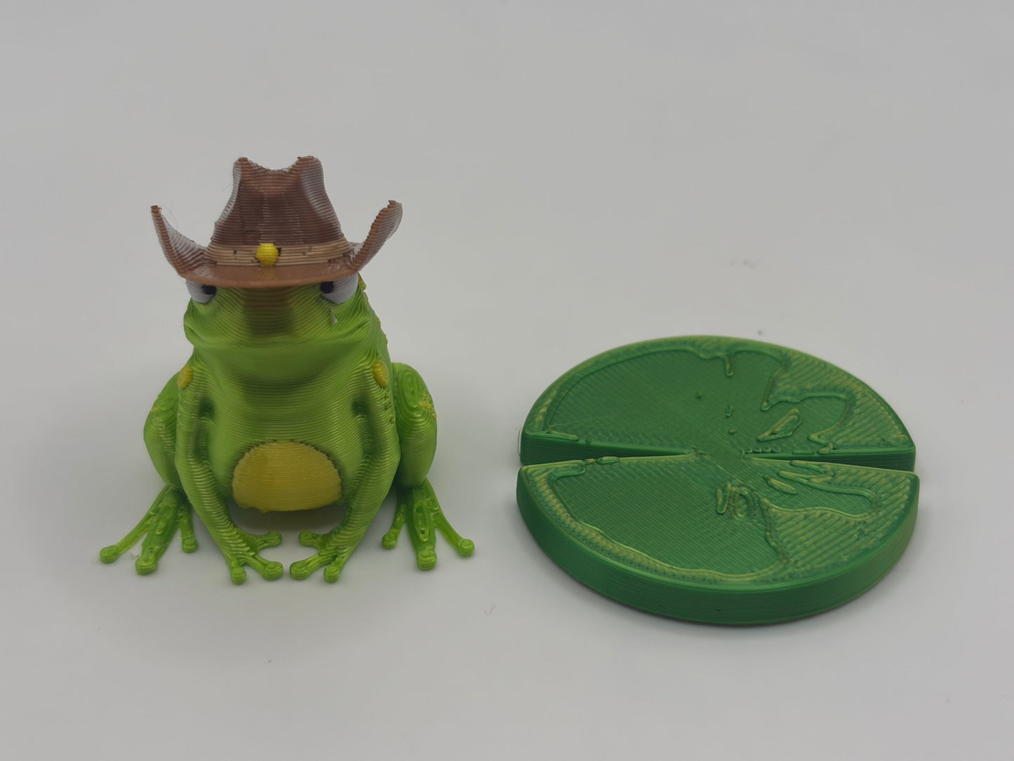 Magnetic Bullfrog w/Interchangeable Hats on a Lily Pad