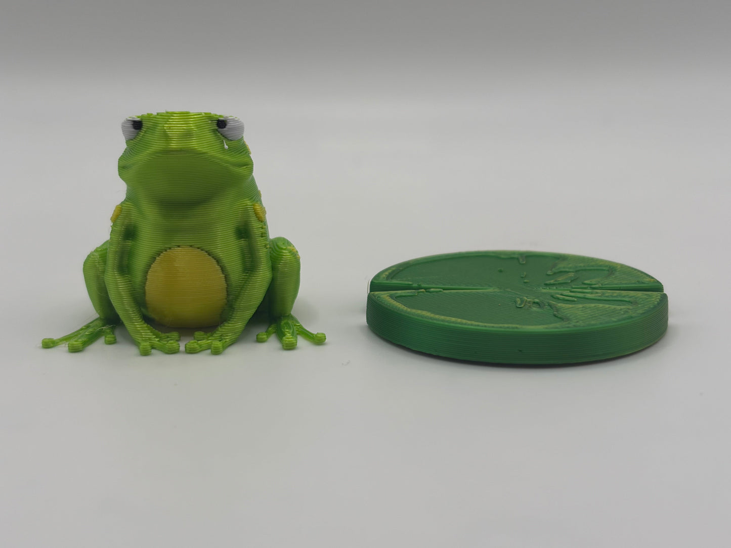 Magnetic Bullfrog w/Interchangeable Hats on a Lily Pad