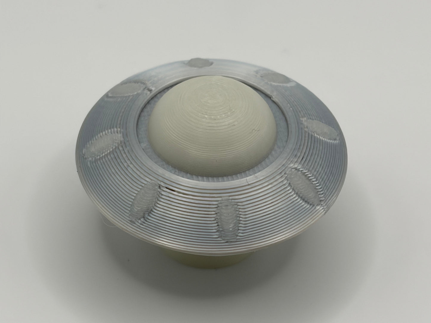Magnetic UFO v2 w/Glow Tractor Beam