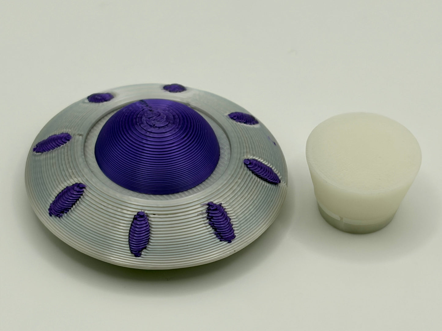 Magnetic UFO v2 w/Glow Tractor Beam
