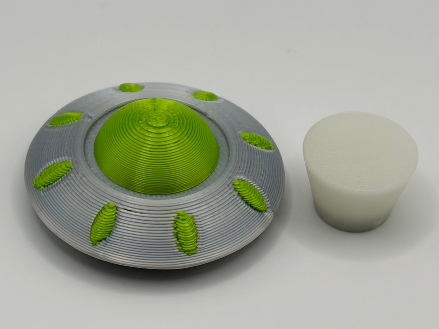 Magnetic UFO v2 w/Glow Tractor Beam